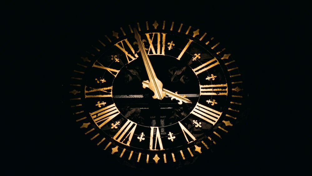 Analog Clock Illustration for Effective Time Management