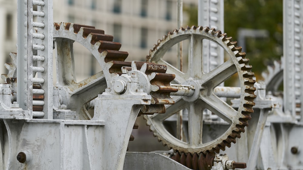 Connection and Empathy in Selective Focus Photography of Gears