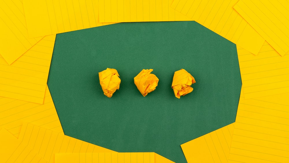 Mindful Communication Visualized: Chat Bubbles and Crumpled Papers.