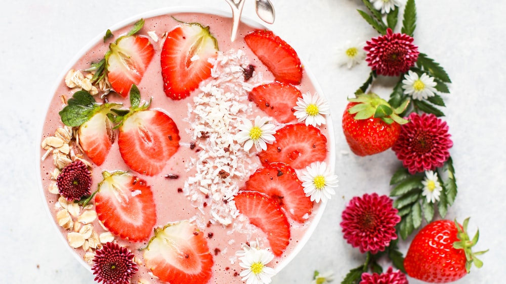 Refreshing Benefits: Strawberry Smoothie Bowl